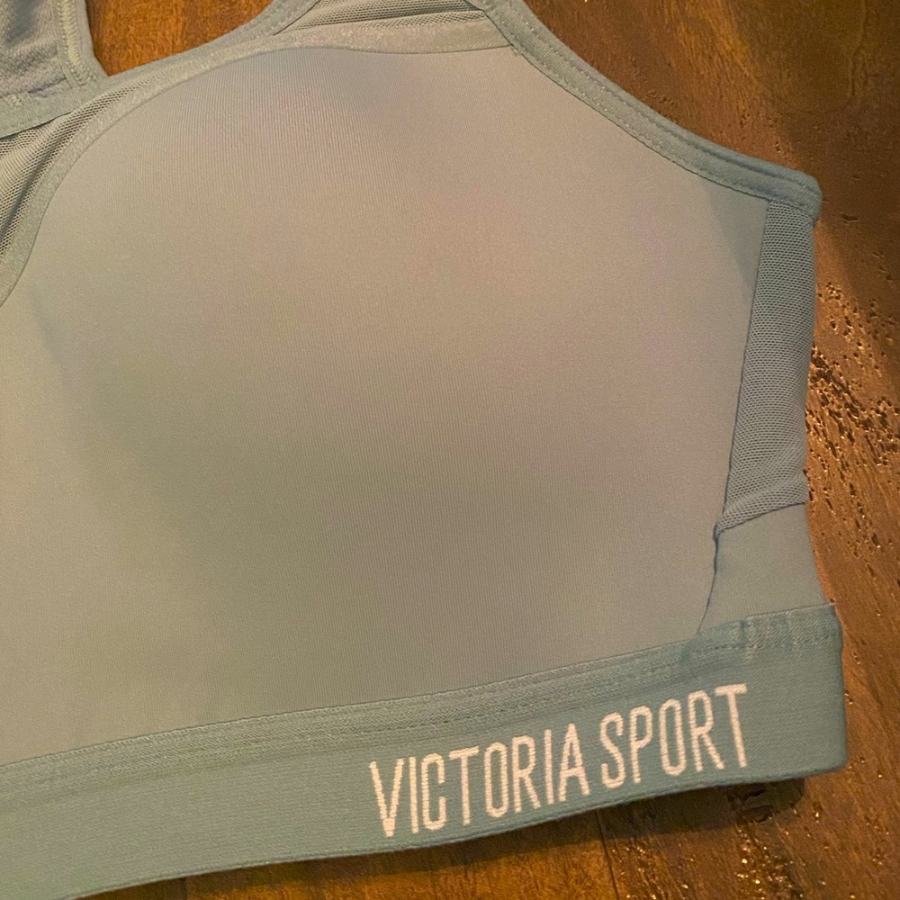 Victoria Sport Maximum Support Sports Bra